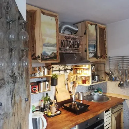 Rustic Tara
