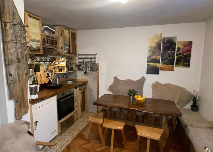 Semesterbostad Rustic Tara