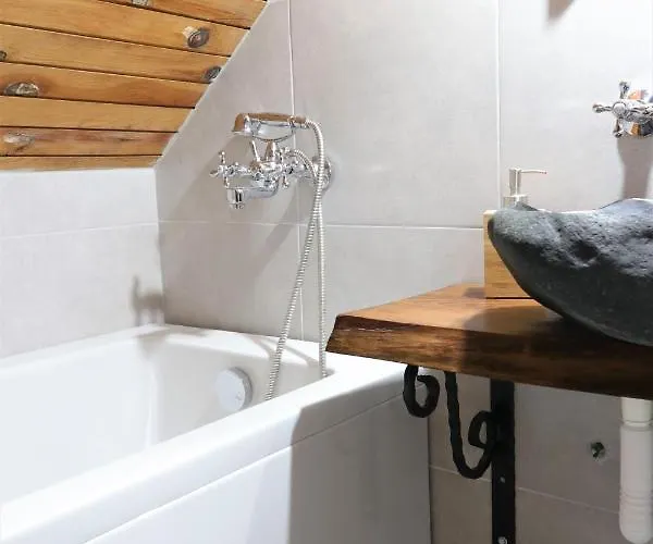 Rustic Tara Semesterbostad