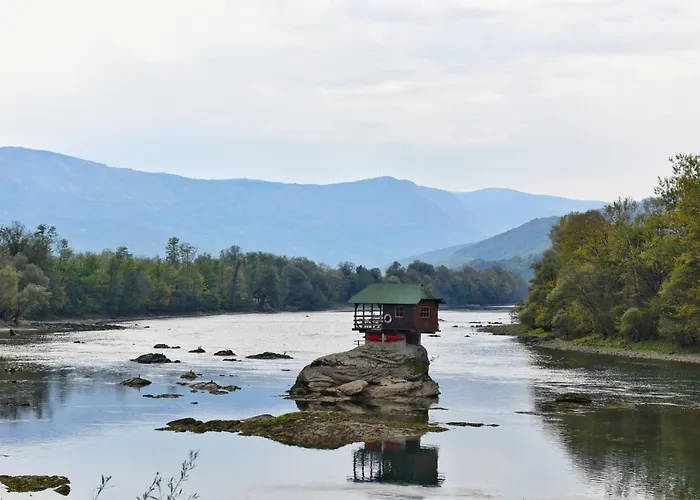 Rustic Tara Semesterbostad